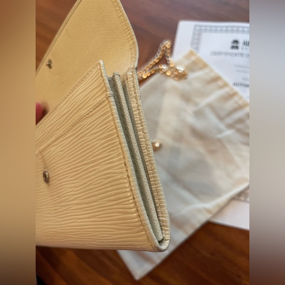 Louis Vuitton Cream and Gold Wallet with Chain Strap Eli Sarah - Picture 9 of 16